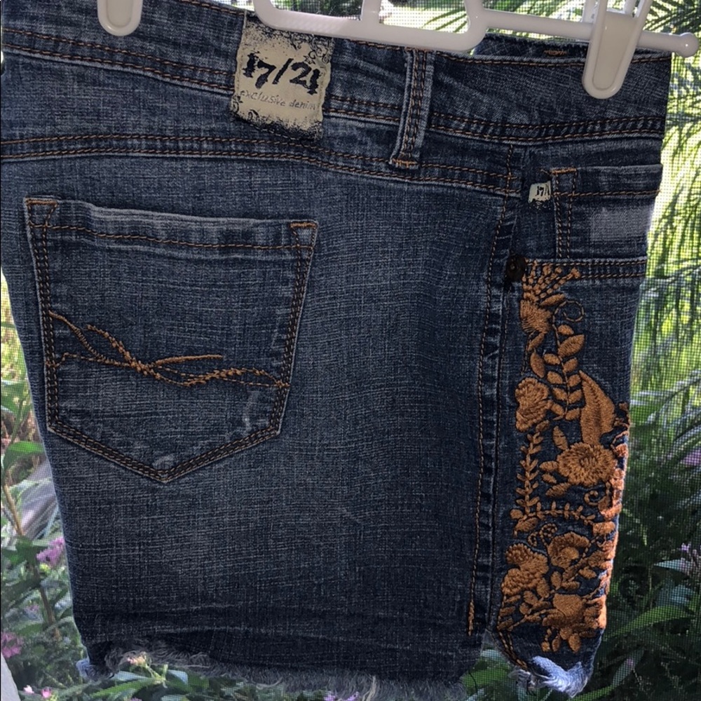 17/21 exclusive denim embroidered shorts - Picture 5 of 8